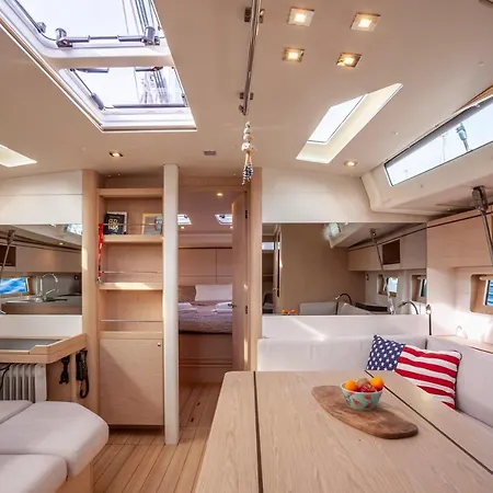 Yacht Psari Botel