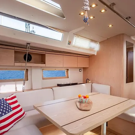 Yacht Psari Hotel na wodzie Saloniki