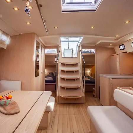 Yacht Psari Hotel na wodzie