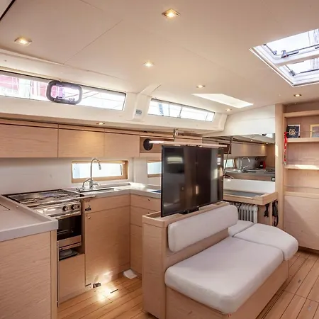 Hotel na wodzie Yacht Psari Saloniki