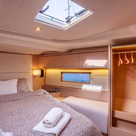 Yacht Psari Botel