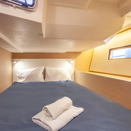 Yacht Psari Hotel na wodzie *