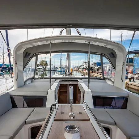 Yacht Psari *