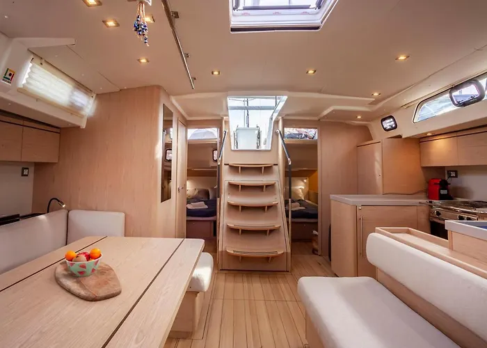 Yacht Psari Botel