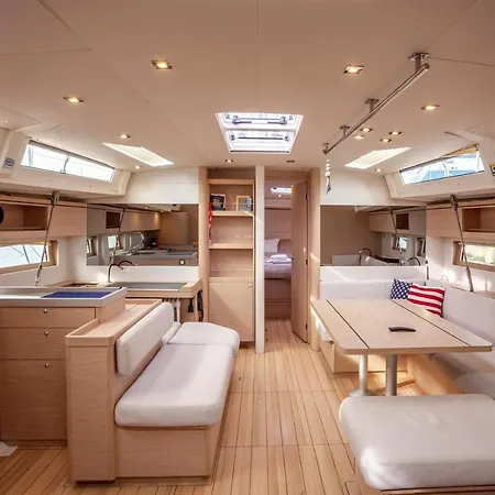 Yacht Psari * Soluň
