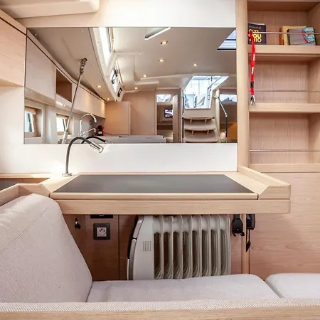 Πλωτό κατάλυμα Yacht Psari