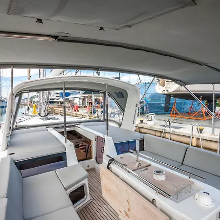 Yacht Psari Botel