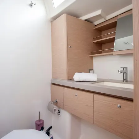Yacht Psari * Soluň