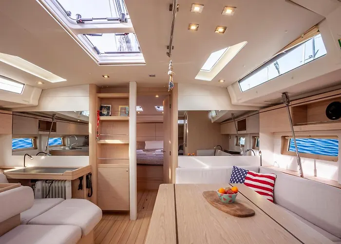 Yacht Psari بوتيل