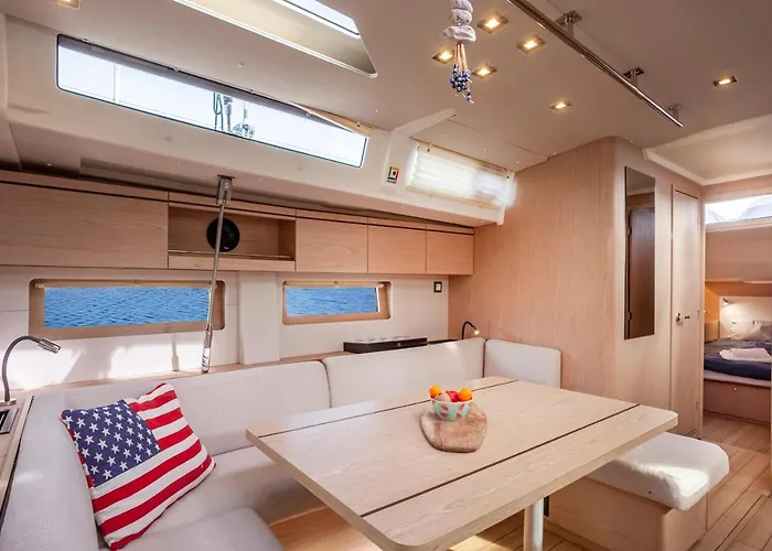 Yacht Psari Botel Salonic