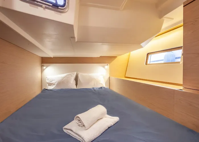 Yacht Psari بوتيل *